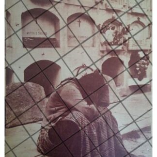 AFICHE ANTIGUO. MUJER INDIGENA EN CEMENTERIO 1940s