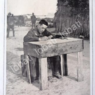 GRABADO ANTIGUO SOLDADO ESCRIBIENDO A CASA 1921 / MLT